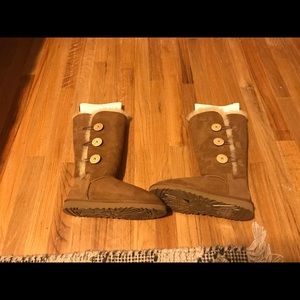 UGG Boots-Bailey Button